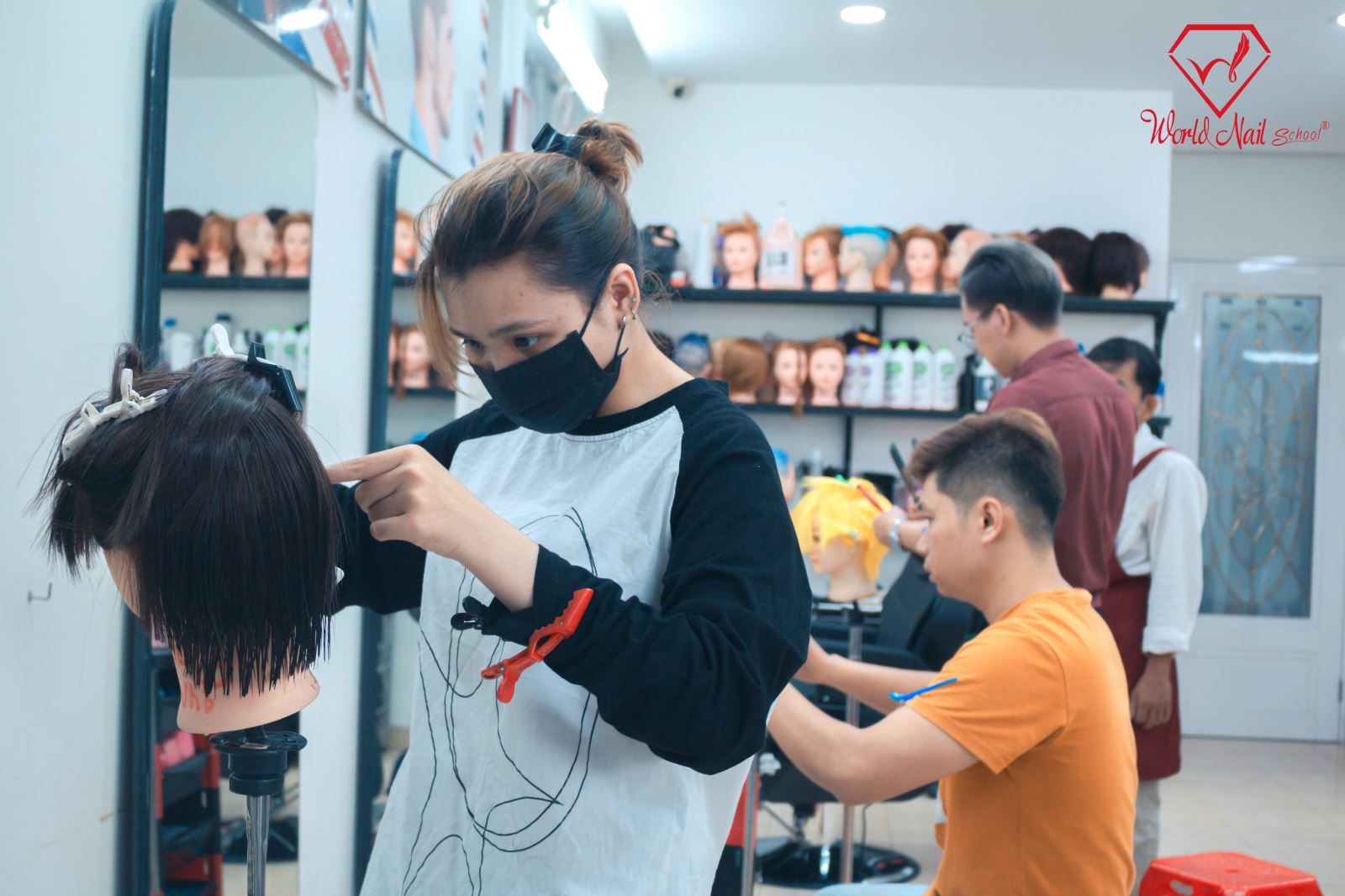 Học cắt tóc nam bao nhiêu tiền Giá rẻ không Cập nhật bảng giá mới